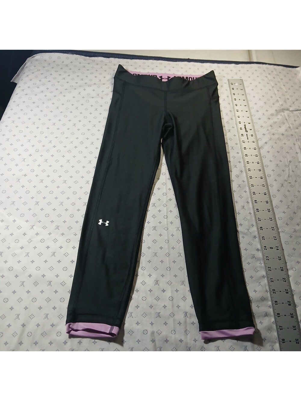 Under Armour Streetwear Cropped Leggings Black Pink Athletic Pants
